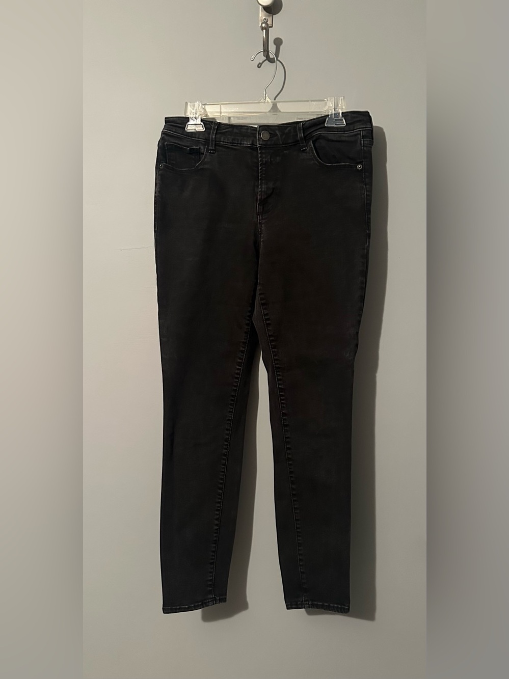 Old Navy Rockstar Skinny Jeans in Black. Women’s size 12.